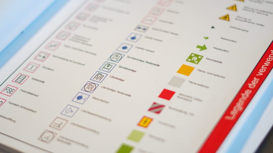 Symbolik und Legende in einem Feuerwehrplan